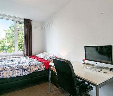 Mooi opgeknapt en ruim opgezet 3 kamer appartement. - Foto 1