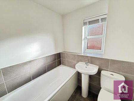 3 bedroom semi-detached house to rent - Photo 2