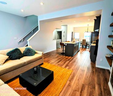 EXECUTIVE 3 BED 2.5 BATH, 2 STOREY TOWNHOUSE W/ ATTACHED TANDEM DOU... - Photo 3