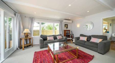 Large 3bdrm home + Seperate sleepout - Photo 4