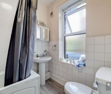 1 bedroom in a flat share to rent - Photo 6