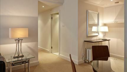 Pelham Court, Fulham Road, Chelsea SW3, London - Photo 2