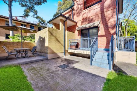 Modern Townhouse in Prime Ashfield Location - Photo 5