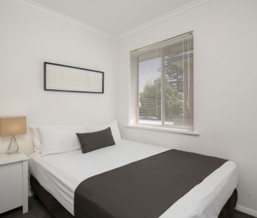 Smart and stylish 2 bedroom unit end unit (upstairs) with leafy out... - Photo 1