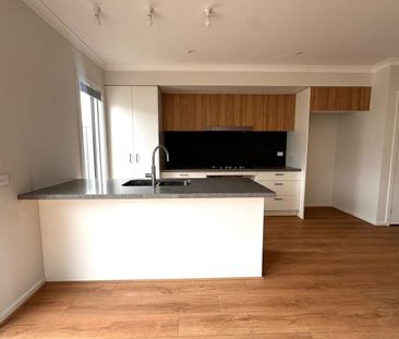 NEAR NEW 3 BEDROOM 2 BATHROOM TOWNHOUSE! - Photo 5