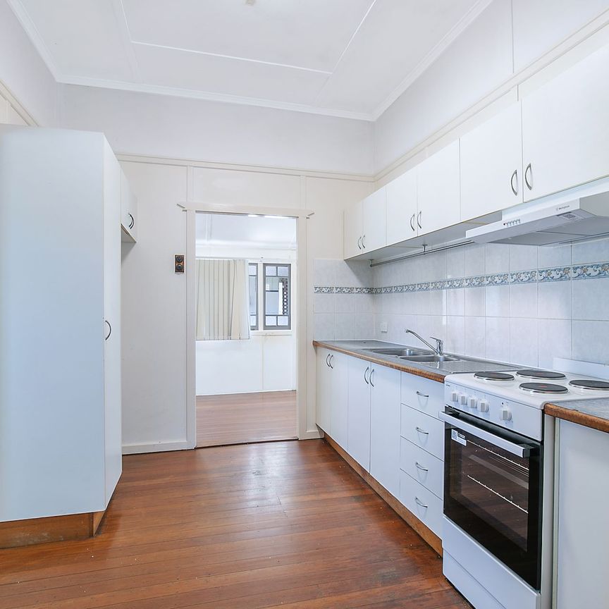 122 Rainbow Street, Sandgate. - Photo 1