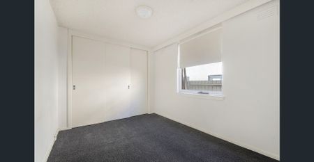 WALK TO SOUTHLAND & PUBLIC TRANSPORT - Photo 4