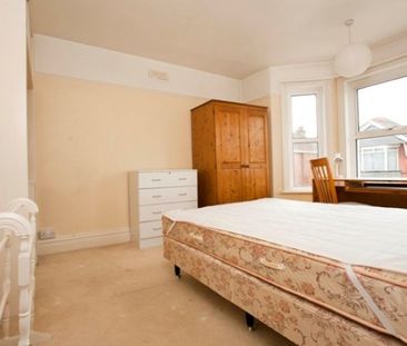 5 Bedroom Student House - Great location for Talbot Campus students - Photo 3