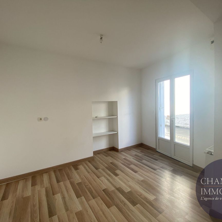 À louer - Maison de bourg de 88 m² située à Contres, proche des commerces - Photo 1