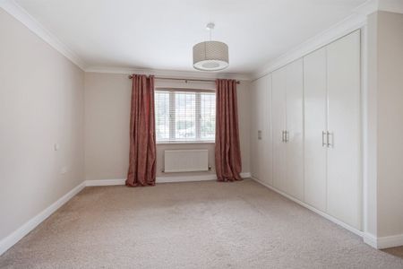 4 bedroom detached house to rent - Photo 4