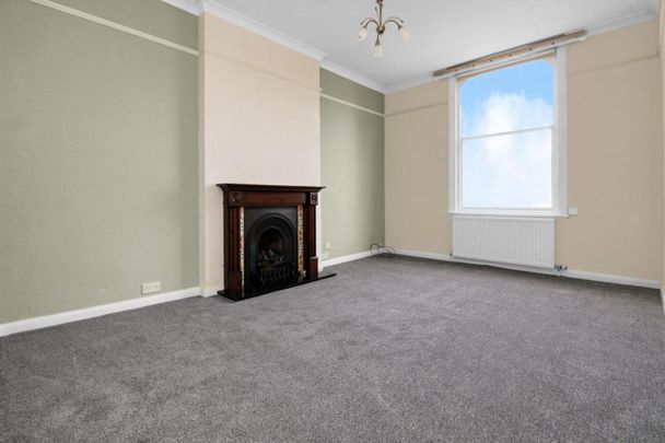 2 bedroom Flat To Let - Photo 1