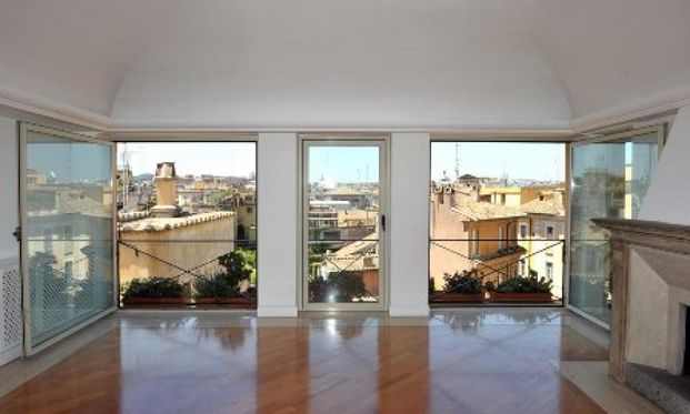 Attic-Trevi: Beautiful 3 bedroom top floor two level penthouse with Panoramic terrace. Living, fireplace, 3 bedrooms, large kitchen, separate dining, silent, bright, views. Ref 645 - Photo 1