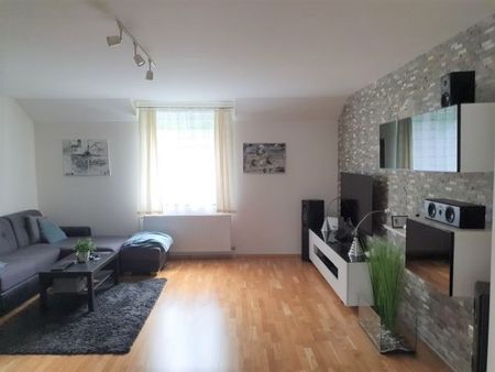 HELLE DACHGESCHOSSWOHNUNG MIT PARKPLATZ - Photo 2