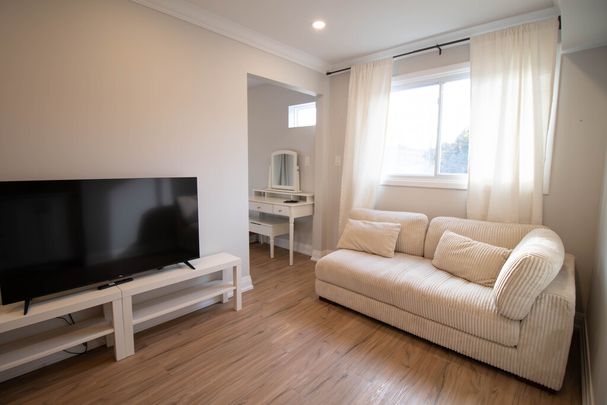 **SPACIOUS** Extended Bachelor Apartment in Welland!! - Photo 1