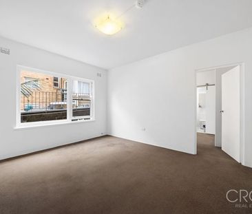 Light and Bright Apartment Close to Transport and Beach - Photo 1