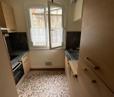 A LOUER - Centre Historique - T2 de 45m² avec garage et cave - Photo 2