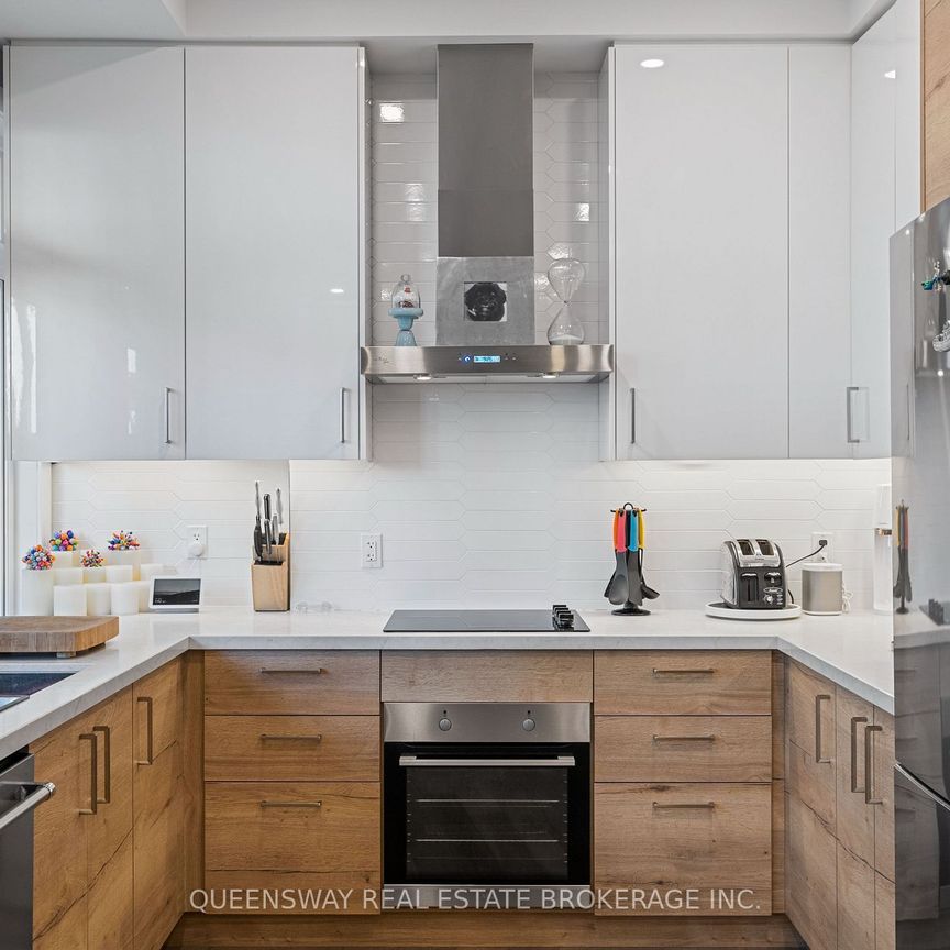 For Lease - 2067 Lake Shore Boulevard Unit# TH6, Toronto, Ontario - Photo 1
