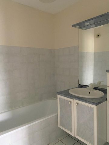 Location Appartement 3 pièces 69m² VALENCE 26000 - Photo 3