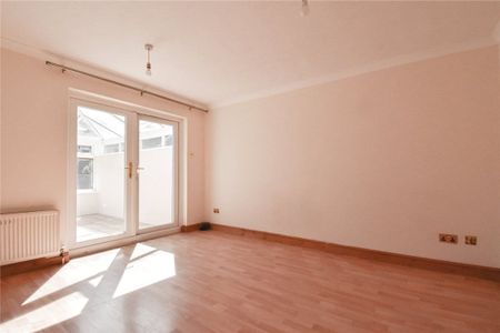 Carter Jonas have secured tenants for this property within 1 day of coming to the market. To find out how we can assist you in securing the best quality tenants as quickly as possible, please call our office on 01223 403330. - Photo 3