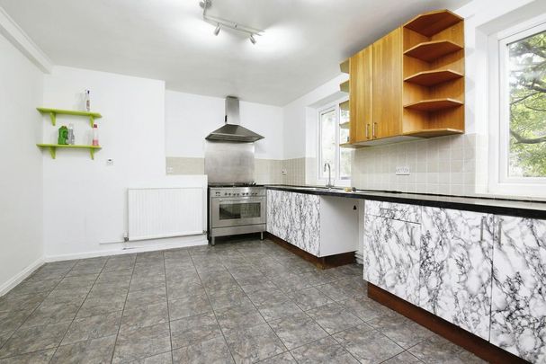4 bedroom terraced house to rent - Photo 1