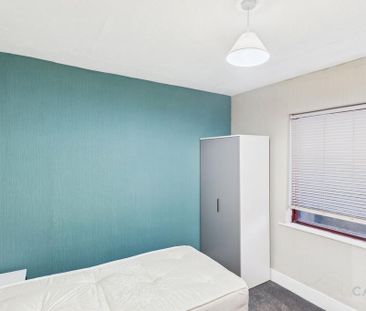 4 bedroom house of multiple occupation to rent - Photo 2