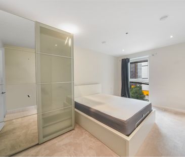 2 Bed Flat, Glasshouse Gardens, E20 - Photo 3