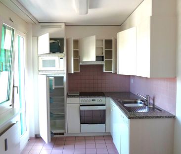 Charmante 2.5-Zimmer-Duplex-Wohnung mit Kamin in Allschwil mit Lift - Photo 3