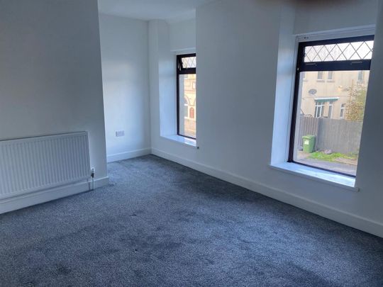 House - Terraced For Rent Wern Crescent, Treharris - Photo 1