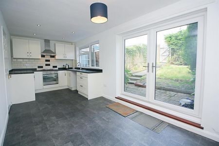 3 bedroom terraced house to rent - Photo 5