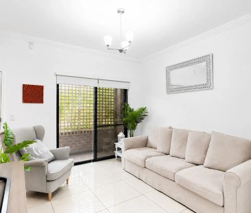 Convenient Townhouse in Prime Location - Photo 1