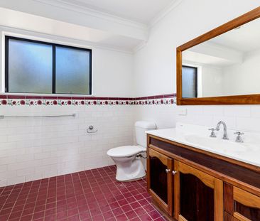 Large Family Home - Minutes from Lighthouse Beach! - Photo 3