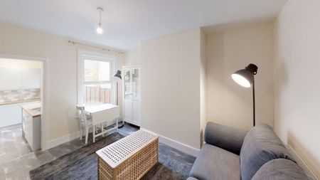 Large Double Room- BEDMINSTER - Photo 3