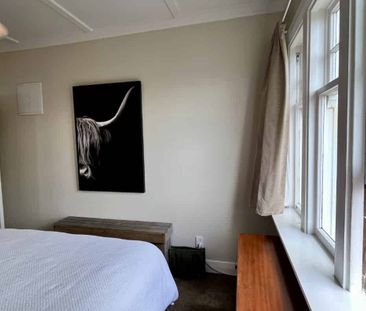 Spacious 1-Bedroom Apartment in Hataitai - Photo 1