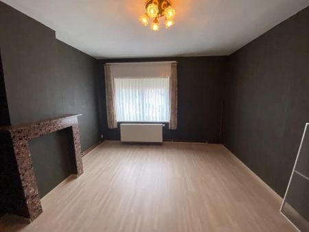 Verrassend ruime gezinswoning met garage, tuin en bijgebouw - Foto 2