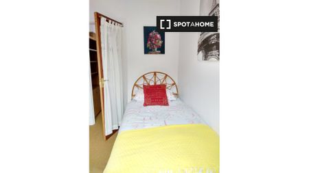 Room in a 2-Bedroom apartment for rent in Ballygall, Dublin - Photo 3