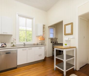 Beautiful Family Home - Photo 2