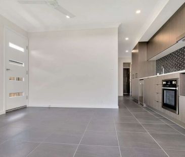 Modern 2 Bedroom Duplex in Promenade Estate - Photo 5