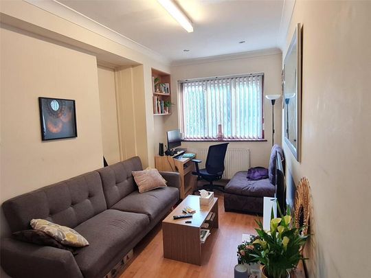 Ashbourne Close, London W5 - Photo 1