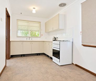 3-Bedroom Home in Convenient Beckenham Location - Photo 5