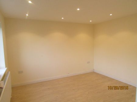 2 bed Semi-Detached - To Let - Photo 5