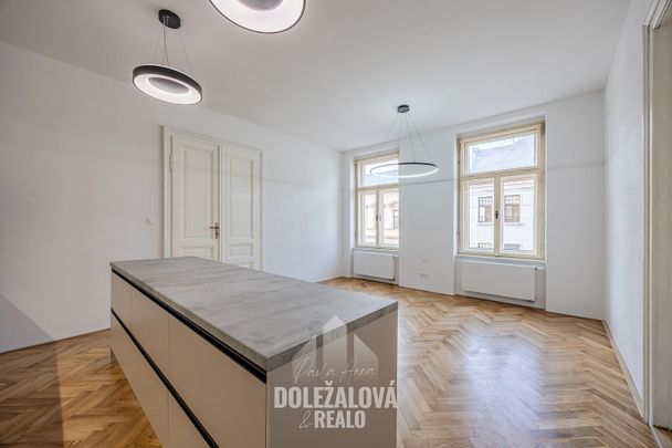 Pronájem bytu 5+kk 122 m² - Fotografie 1