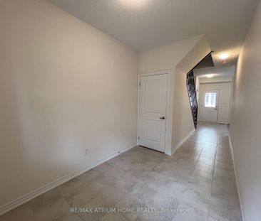 Townhouse For Lease | N8133796 - Photo 3