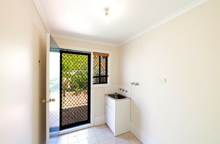 Family Home In Heart Of Bruce - Photo 2