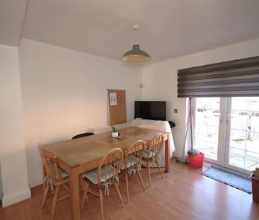 6 bedroom end of terrace house to rent - Photo 1