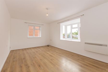 1 bedroom Apartment to let - Photo 5