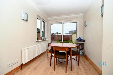 10 Ailesbury Crescent, Belfast, BT7 3EZ - Photo 4