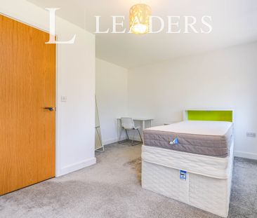 4 bedroom house to rent Weaving Gardens, NG5 - Photo 3