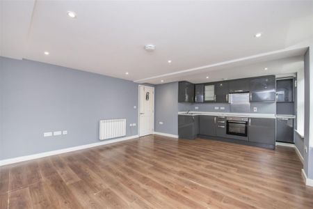 1 bed Apartment To Let - Photo 3