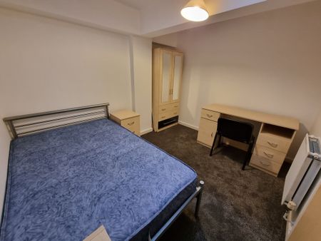 6 Bed Student Accommodation - Photo 3