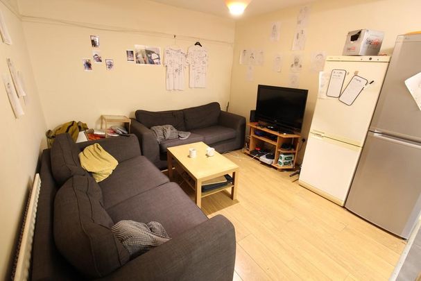 6 bedroom semi-detached house to rent - Photo 1